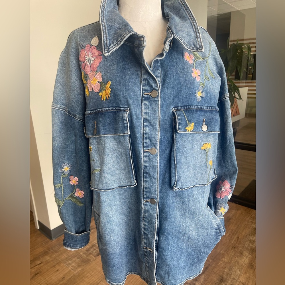 NEW Billy T oversized denim embroidered jacket. Perfect for spring!